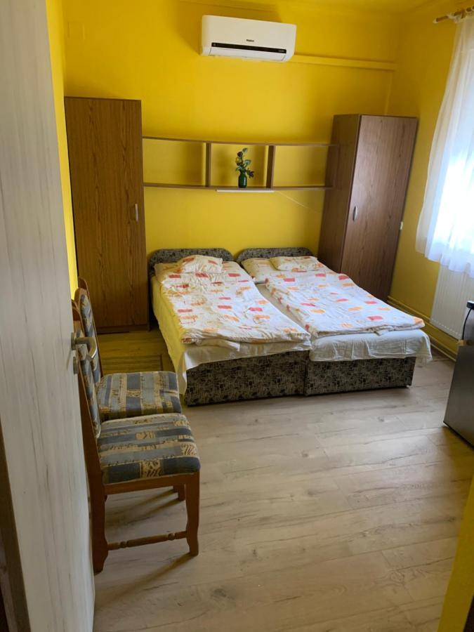 Zsuzsa Apartman Hajdúszoboszló Exterior foto